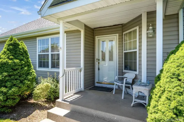 Property Slideshow image 3 of 15 | 174 adele ct, Riverhead, NY, 11901