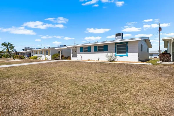 Property Slideshow image 3 of 46 | 1517 chevy chase dr, Sun City Center, FL, 33573