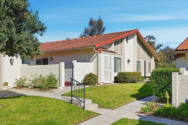 Property Slideshow image 2 of 28 | 1926 springdale ln, Encinitas, CA, 92024