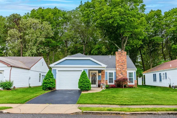 Property Slideshow image 2 of 44 | 220 belfast ln, Brookhaven, NY, 11961