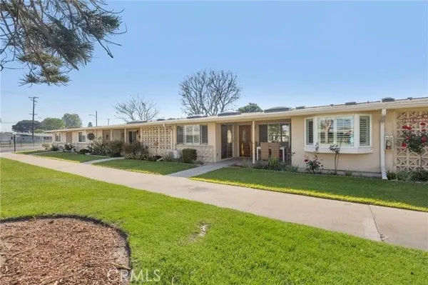 Property Slideshow image 2 of 32 | 1491 golden rain rd 91j, Seal Beach, CA, 90740