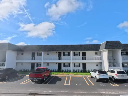 Property Slideshow image 2 of 29 | 302 47th avenue dr 117, Bradenton, FL, 34207