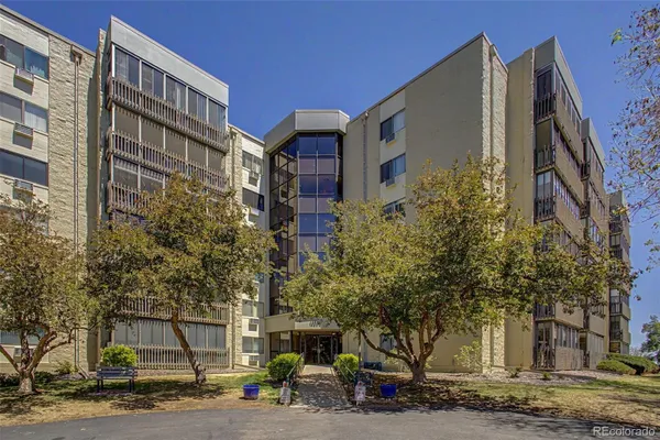 Property Slideshow image 2 of 31 | 14390 e marina dr 208, Aurora, CO, 80014