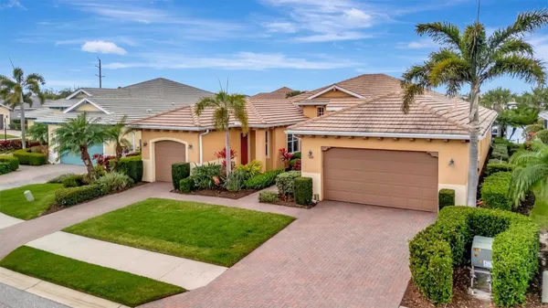 Property Slideshow image 2 of 100 | 1022 kestrel ct, Bradenton, FL, 34208