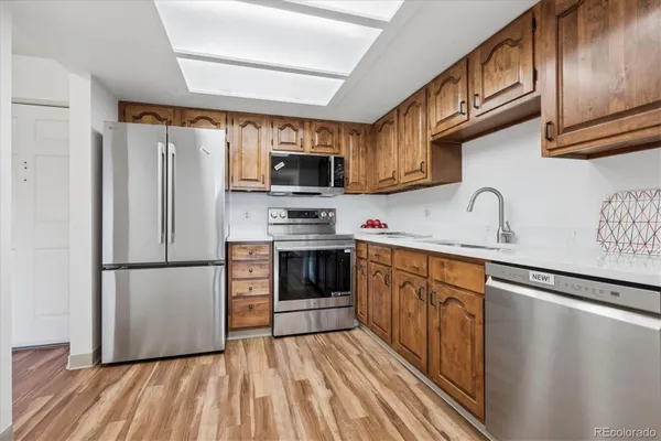 Property Slideshow image 3 of 30 | 13991 e marina dr apt 501, Aurora, CO, 80014