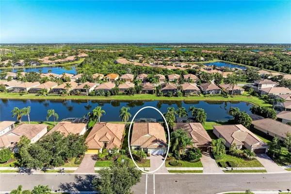 Property Slideshow image 2 of 52 | 212 river enclave ct, Bradenton, FL, 34212
