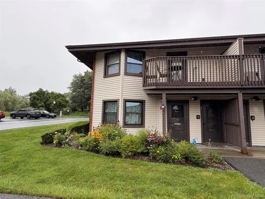 Property Slideshow image 2 of 33 | 20 hastings ct a, Yorktown, NY, 10598