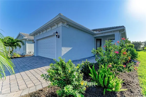 Property Slideshow image 2 of 32 | 25544 royal tern ln, Englewood, FL, 34223