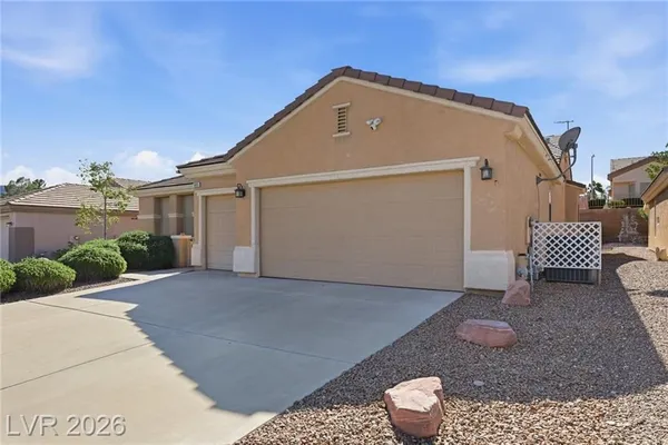 Property Slideshow image 3 of 56 | 505 edgefield ridge pl, Henderson, NV, 89012