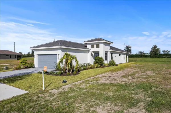 Property Slideshow image 2 of 48 | 18388 rockport pl, Lakewood Ranch, FL, 34211