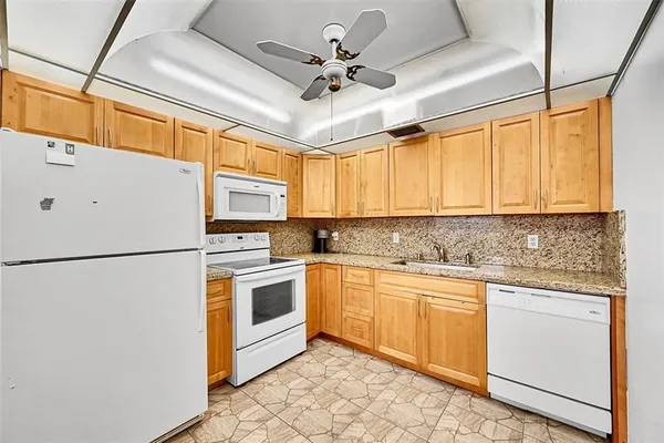 Property Slideshow image 2 of 27 | 1901 bermuda cir l3, Coconut Creek, FL, 33066