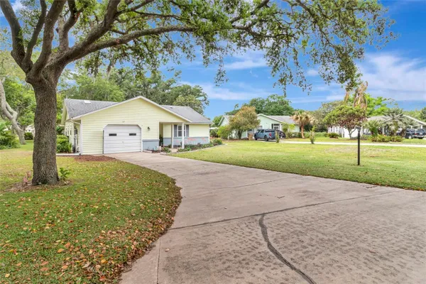 Property Slideshow image 2 of 50 | 27 gordon ct, Leesburg, FL, 34788