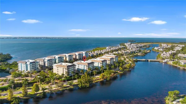 Property Slideshow image 2 of 72 | 391 aruba cir 303, Bradenton, FL, 34209