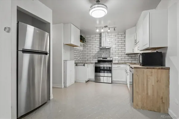 Property Slideshow image 2 of 25 | 705 s alton way 6b, Denver, CO, 80247