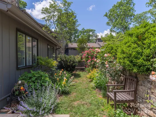 Property Slideshow image 2 of 25 | 208 crowfields dr, Asheville, NC, 28803