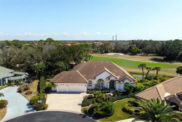 Property Slideshow image 2 of 72 | 422 wincanton pl, Venice, FL, 34293
