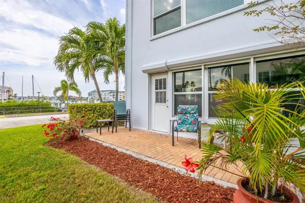 Property Slideshow image 2 of 39 | 3018 59th st 115, Gulfport, FL, 33707