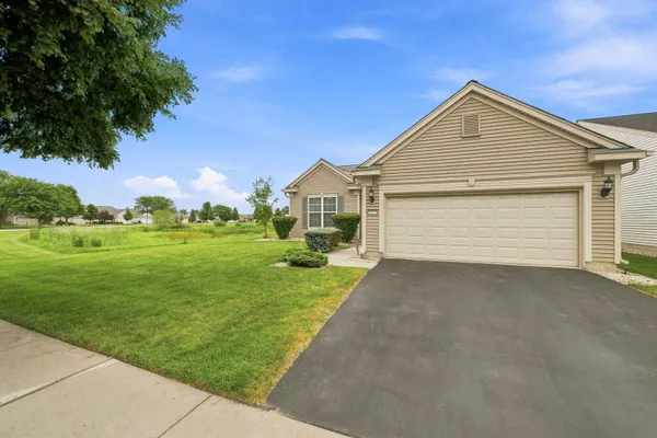 Property Slideshow image 3 of 23 | 12231 russet ln, Huntley, IL, 60142