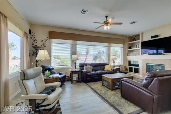 Property Slideshow image 3 of 32 | 2022 high mesa dr, Henderson, NV, 89012
