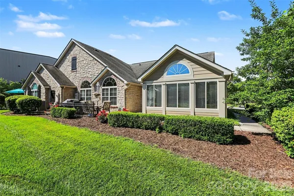 Property Slideshow image 2 of 25 | 4720 polo gate blvd, Charlotte, NC, 28216