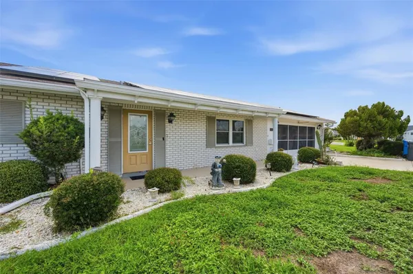 Property Slideshow image 3 of 65 | 1811 milford cir, Sun City Center, FL, 33573