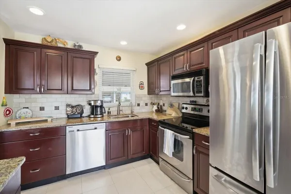 Property Slideshow image 3 of 24 | 2320 aquabluff pl v274, Sarasota, FL, 34231