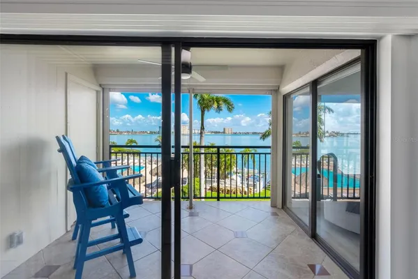 Property Slideshow image 3 of 83 | 6372 palma del mar blvd 304, St Petersburg, FL, 33715