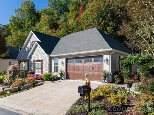 Property Slideshow image 2 of 43 | 58 carriage highlands ct, Hendersonville, NC, 28791