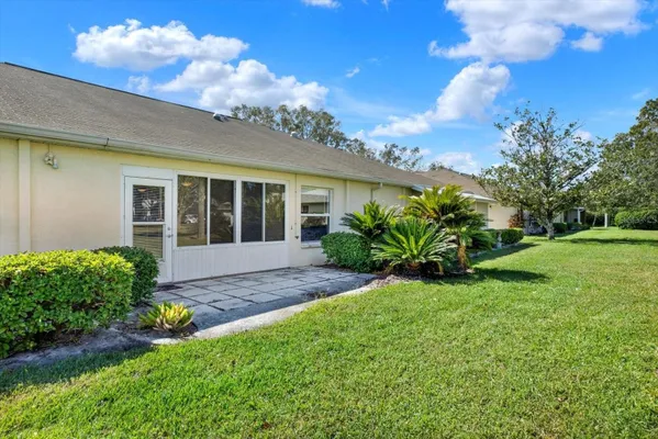 Property Slideshow image 2 of 29 | 2403 nantucket green ct, Sun City Center, FL, 33573