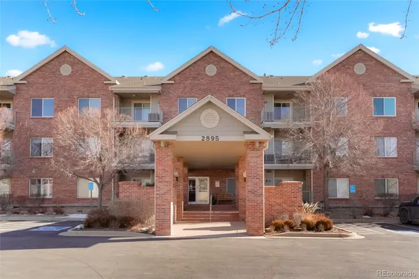 Property Slideshow image 2 of 39 | 2895 w riverwalk cir 201, Littleton, CO, 80123