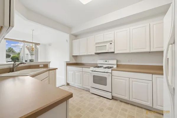 Property Slideshow image 2 of 11 | , Huntley, IL, 60142