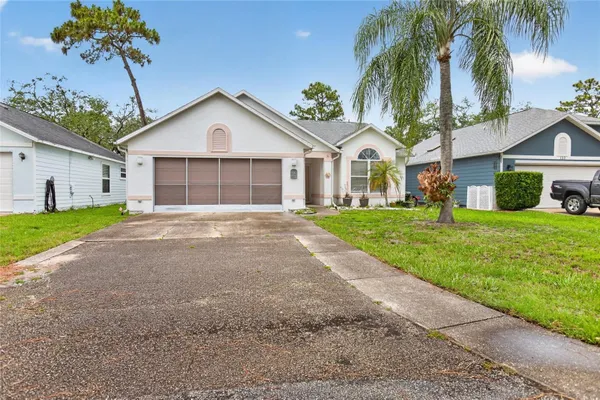 Property Slideshow image 3 of 36 | 125 crooked pine rd, Port Orange, FL, 32128