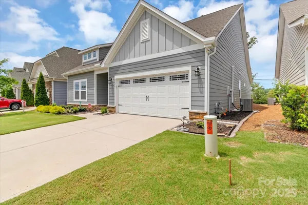 Property Slideshow image 2 of 43 | 2026 bonds ln, Fort Mill, SC, 29715