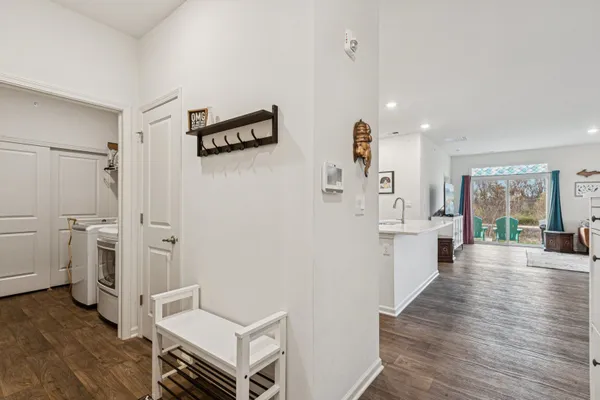 Property Slideshow image 2 of 48 | 952 darwin st, North Aurora, IL, 60542