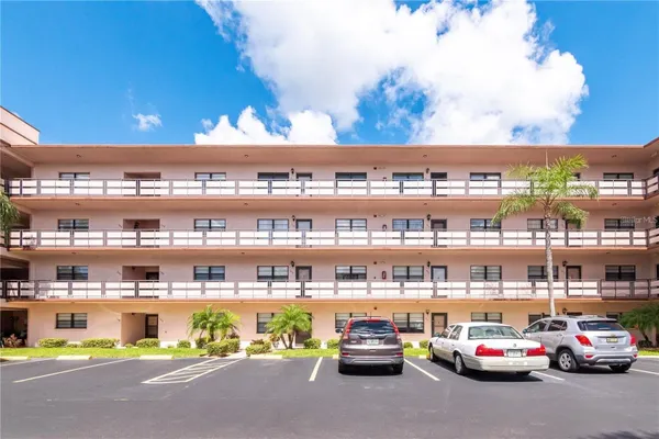 Property Slideshow image 3 of 50 | 5980 80th st n unit 210, St Petersburg, FL, 33709