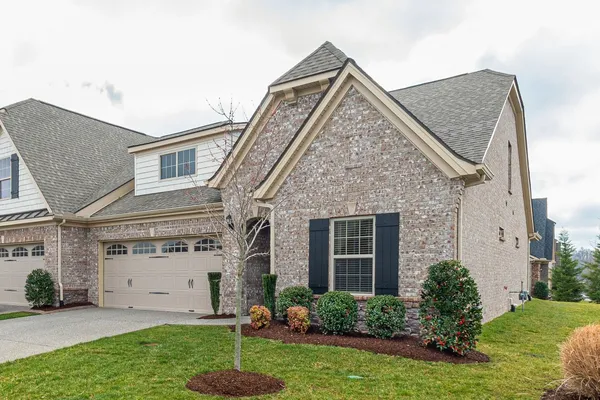Property Slideshow image 2 of 11 | 1386 whispering oaks dr, Lebanon, TN, 37090