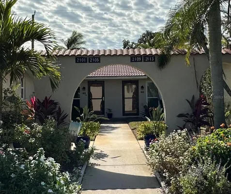 Property Slideshow image 2 of 11 | 2105 pueblo cir v2, Sarasota, FL, 34231