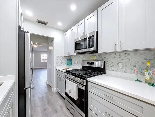 Property Slideshow image 2 of 26 | 5840 30th ave 106, Gulfport, FL, 33707