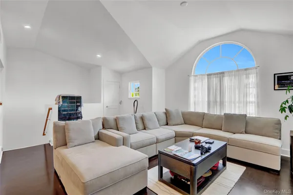 Property Slideshow image 3 of 25 | 704 breton way # 704, Glen Cove, NY, 11542