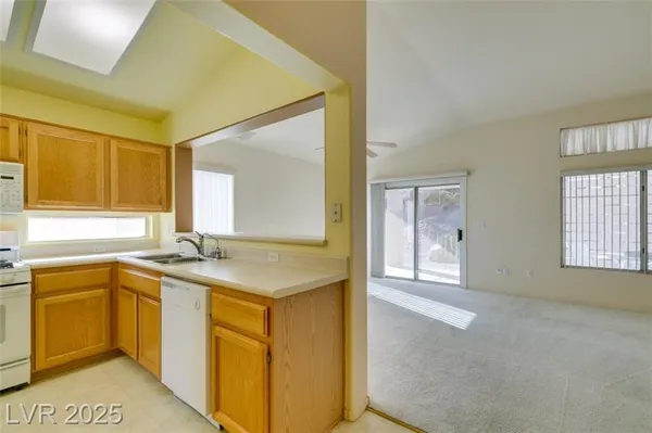 Property Slideshow image 3 of 26 | 475 edgefield ridge pl, Henderson, NV, 89012
