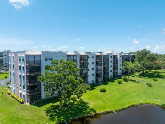 Property Slideshow image 2 of 29 | 8174 terrace garden dr n unit 507, St Petersburg, FL, 33709