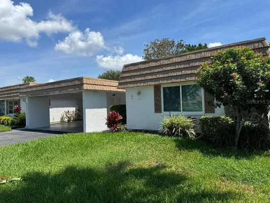 Property Slideshow image 3 of 26 | 5531 riverbluff cir # v9, Sarasota, FL, 34231