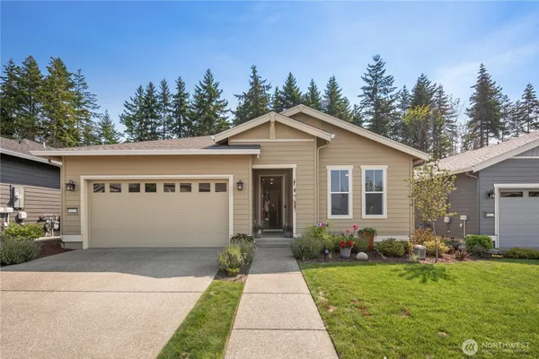 Property Slideshow image 3 of 37 | 15221 183rd ave e unit e, Bonney Lake, WA, 98391