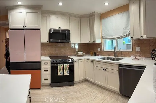 Property Slideshow image 3 of 20 | 13320 del monte dr m15 9g, Seal Beach, CA, 90740