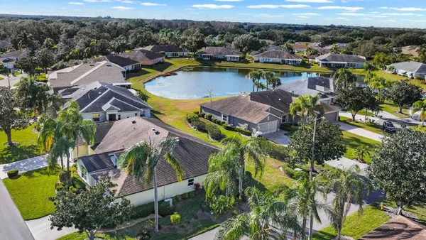 Property Slideshow image 3 of 58 | 1025 new winsor loop # 28, Sun City Center, FL, 33573