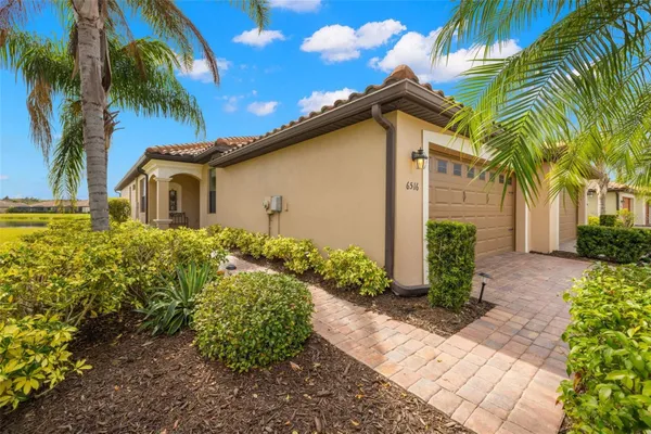 Property Slideshow image 3 of 46 | 6516 candlestick dr, Bradenton, FL, 34212