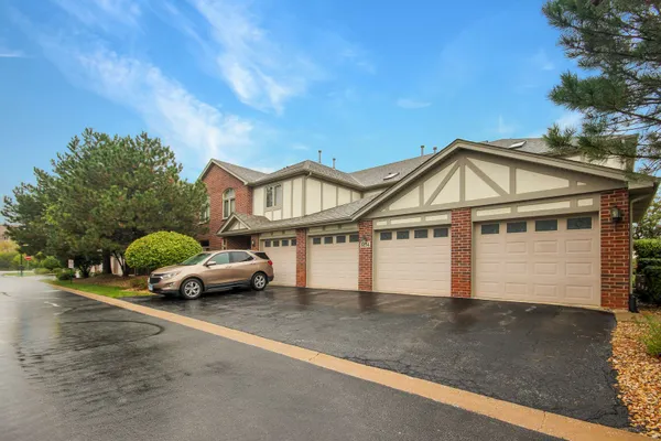 Property Slideshow image 2 of 15 | 6254 kallsen dr unit 4, Tinley Park, IL, 60477