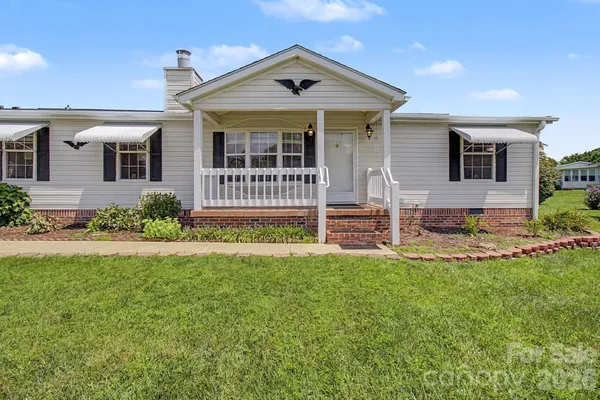 Property Slideshow image 2 of 48 | 204 red birch ct, Hendersonville, NC, 28739