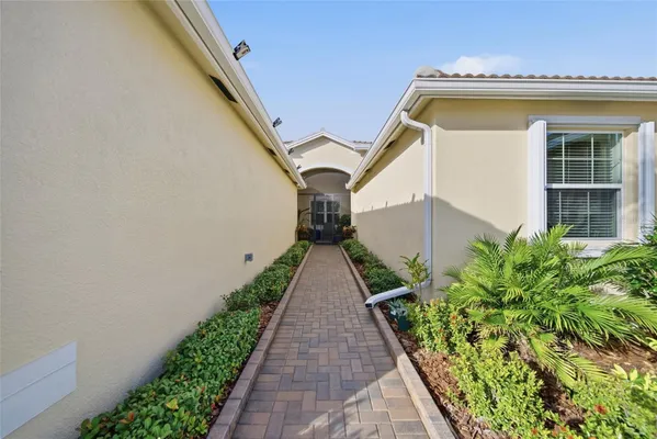 Property Slideshow image 3 of 32 | 4717 avila lakes dr, Wimauma, FL, 33598