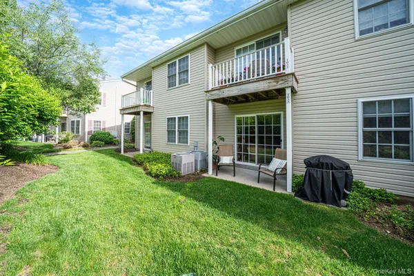 Property Slideshow image 3 of 24 | 1053 savoy dr, Huntington, NY, 11747